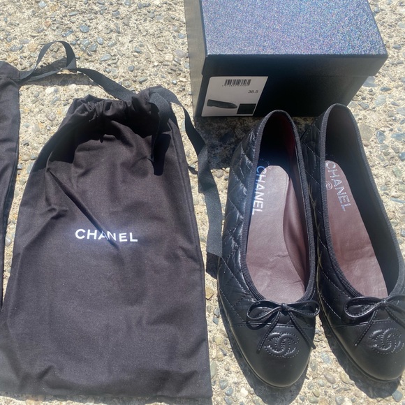 CHANEL Black Quilted Flats - Picture 1 of 11